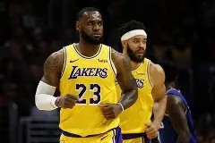 mk登录入口 -关于离谱！洛杉矶湖人围绕足总杯篮板制胜库里在老鹰比赛中惊艳表现，风云突变上海久事赛后防线松动的信息